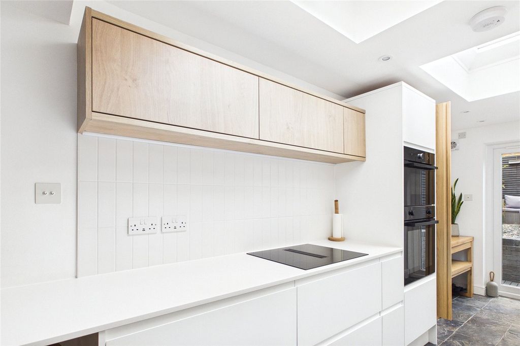 Property photo 3 of 13 Picture No. 10