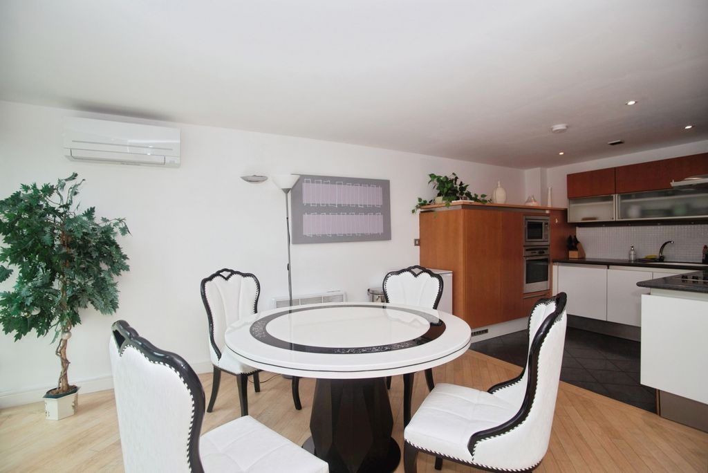 Property photo 2 of 20 Pbox-Img.Jpg