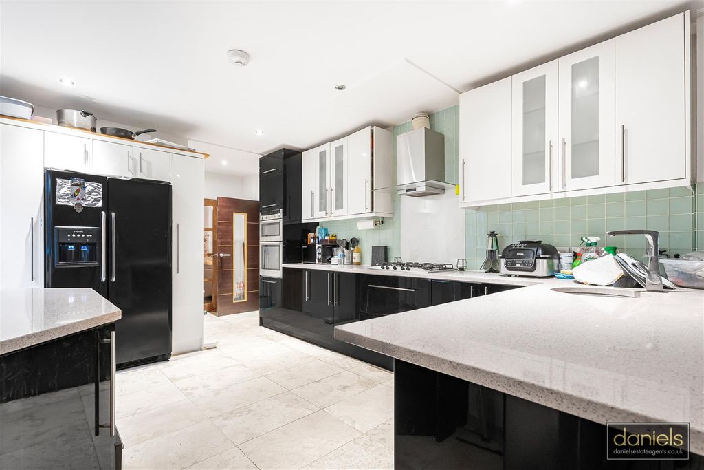 Property photo 3 of 28 23_68197_Watermarked.Jpg