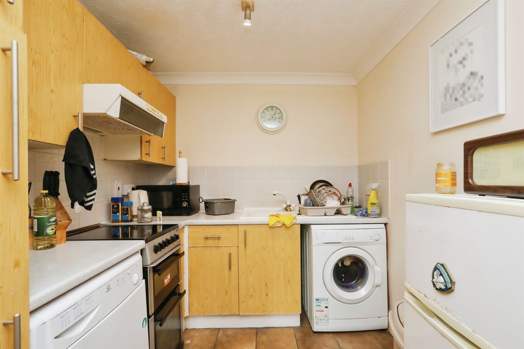 Property photo 3 of 17