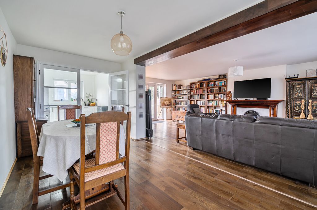 Property photo 3 of 22 1408340-15-698331...