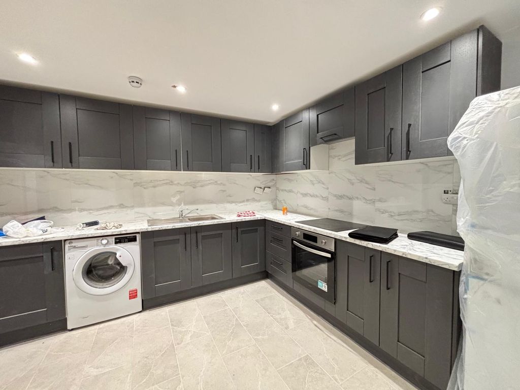 Property photo 3 of 4 Kitchen