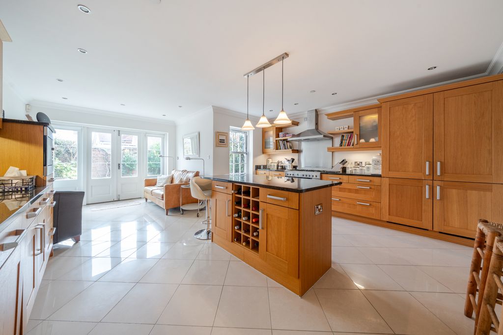 Property photo 1 of 21 Kitchen/Dining Area