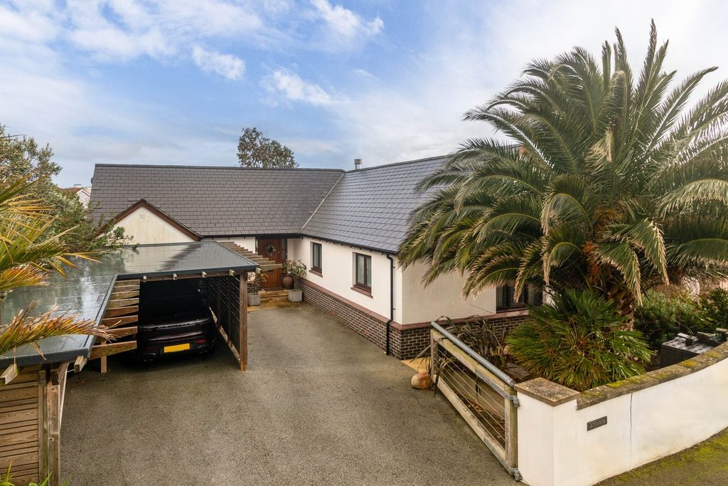 Property photo 2 of 30