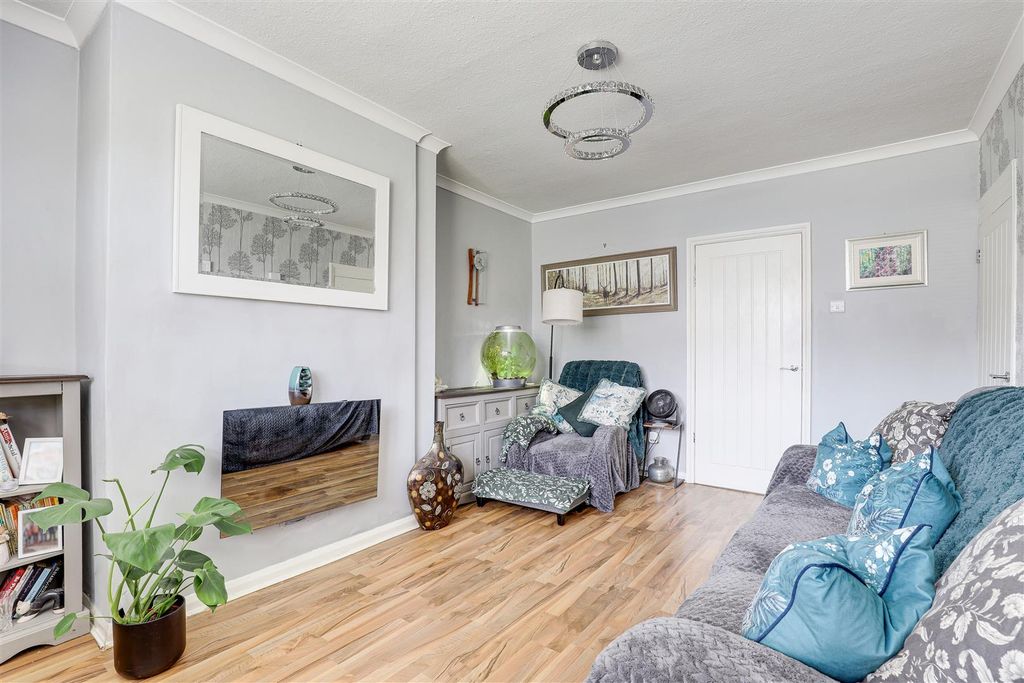 Property photo 3 of 18 8112.Jpg