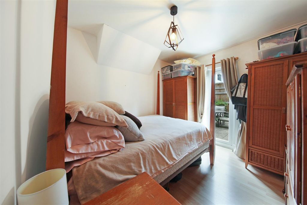 Property photo 3 of 10 Bedroom