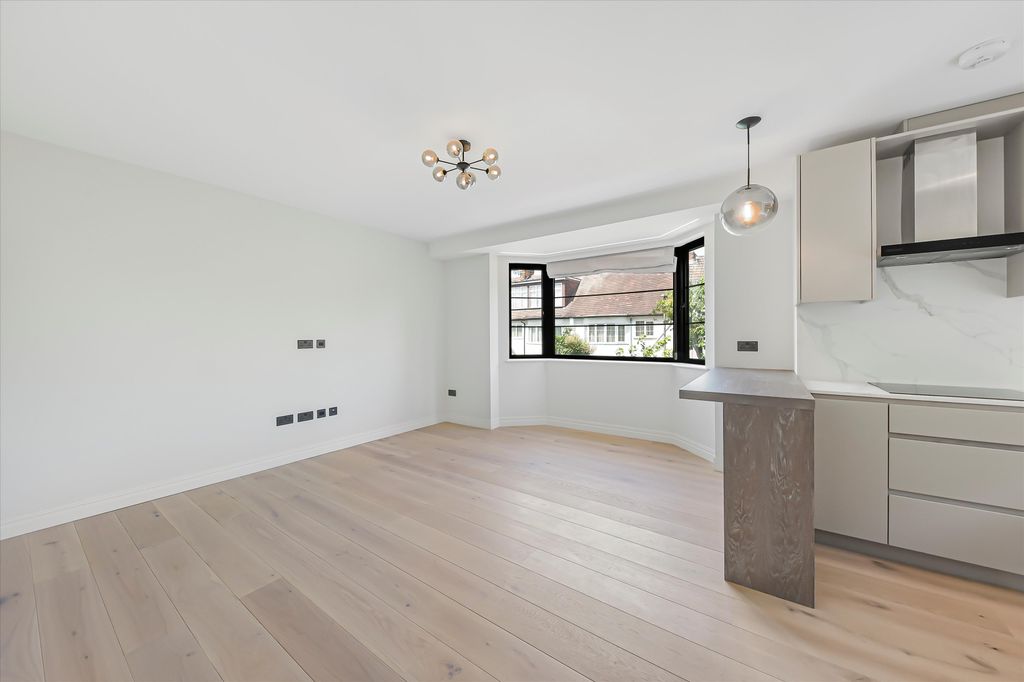 Property photo 2 of 12 Image