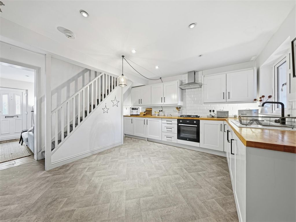 Property photo 3 of 32 29 Albert Street (13).Jpg