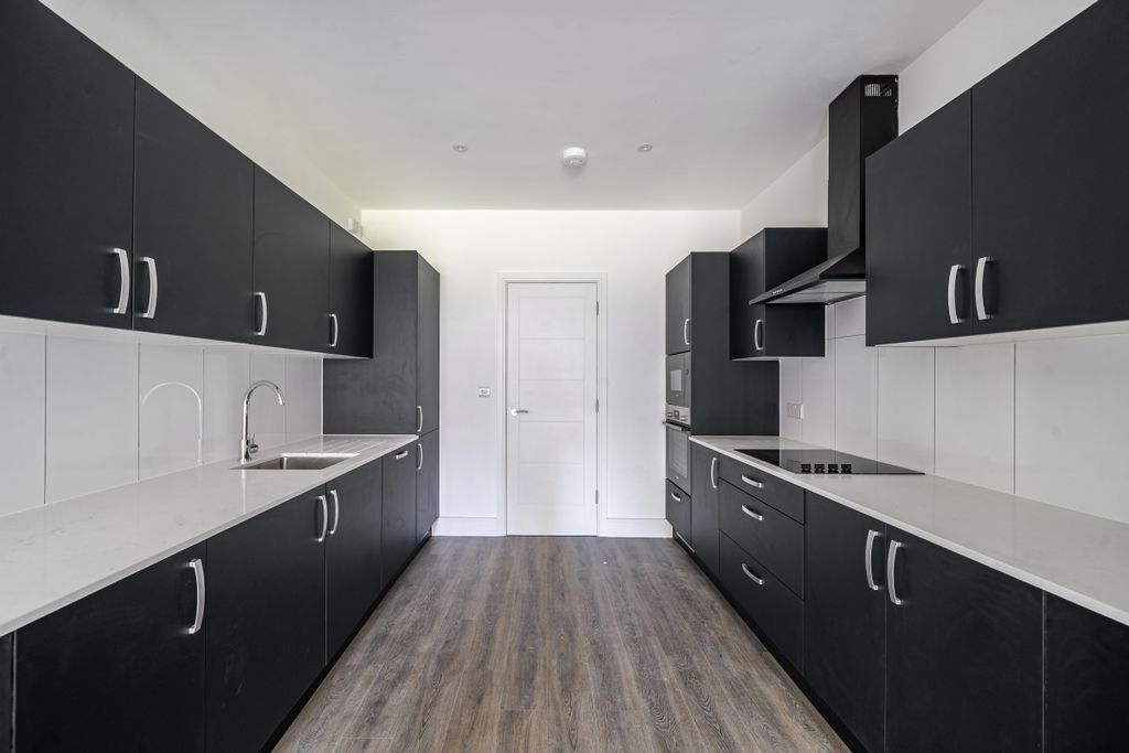 Property photo 3 of 11 1484609-11-6A3E84...