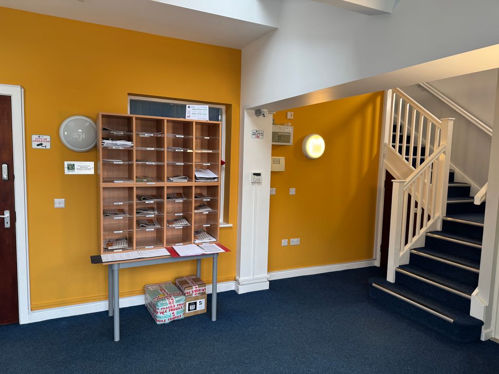 Property photo 1 of 4 Foyer