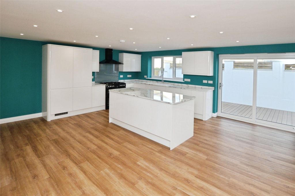 Property photo 2 of 17 Picture No. 08