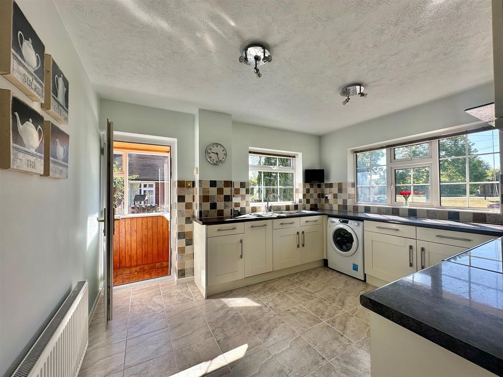 Property photo 3 of 37 29.Jpg