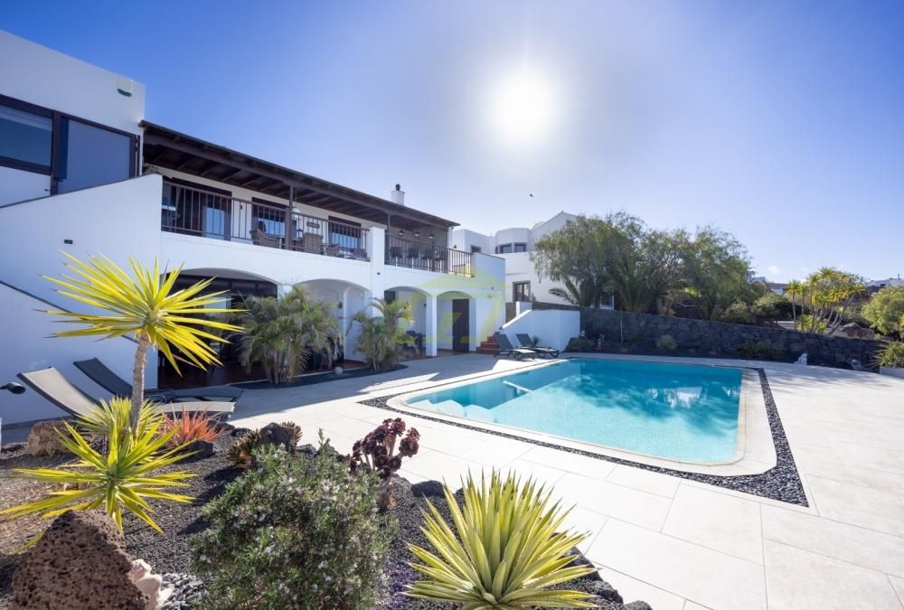 Property photo 2 of 29