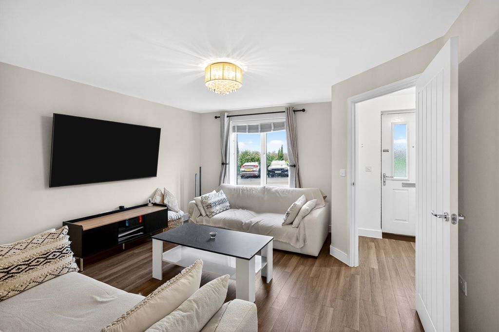 Property photo 2 of 20