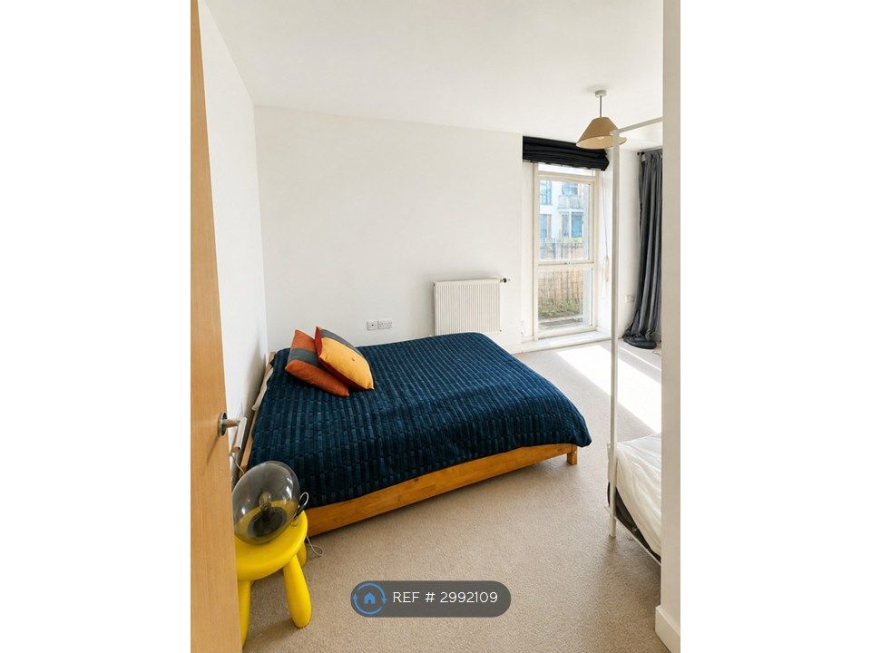 Property photo 3 of 11 Bedroom 2
