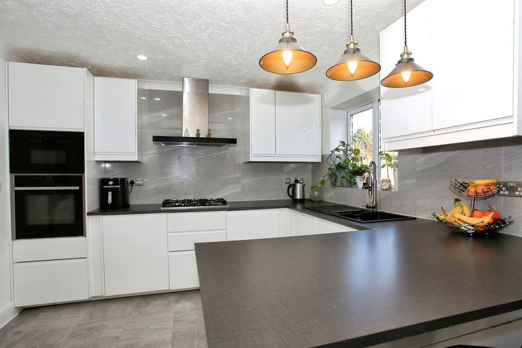 Property photo 3 of 20 Kitchen/Breakfast/Dining Room