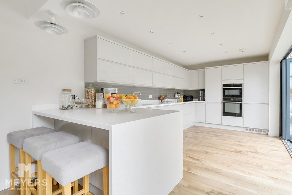 Property photo 2 of 24