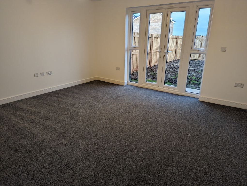 Property photo 3 of 7 Living Room