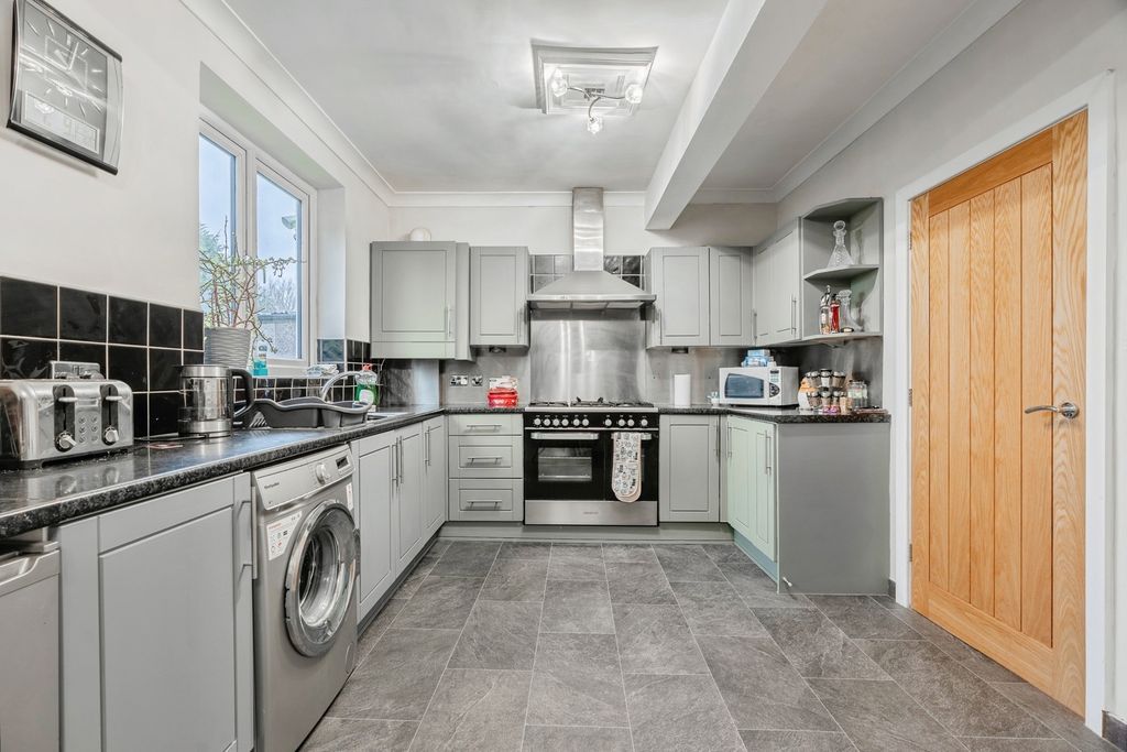 Property photo 3 of 22 Pbox-Img.Jpg