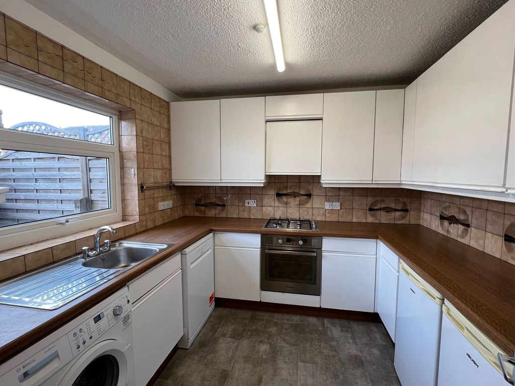 Property photo 2 of 11 Kitchen