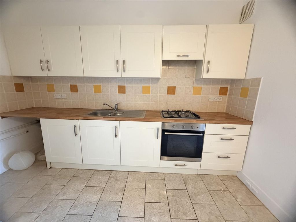 Property photo 2 of 6 Kitchen