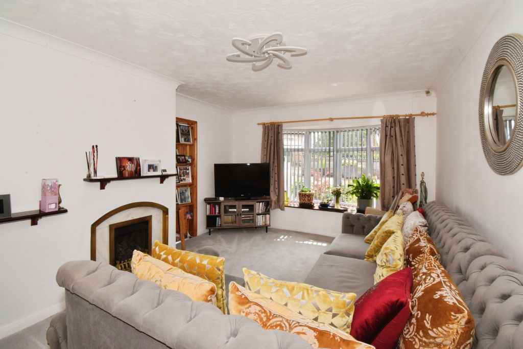 Property photo 2 of 17 Photo