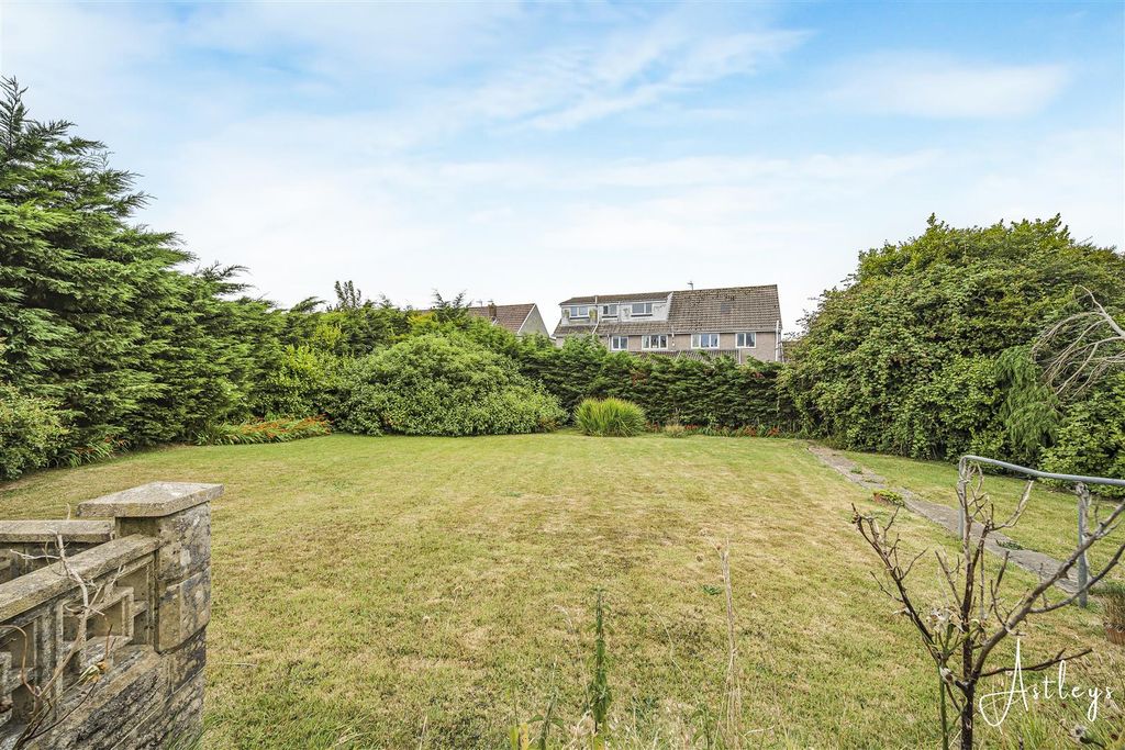 Property photo 2 of 26