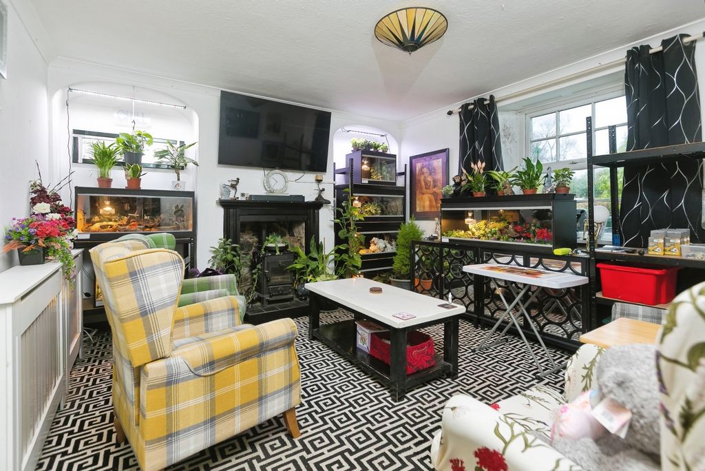 Property photo 2 of 15 Pbox-Img.Jpg