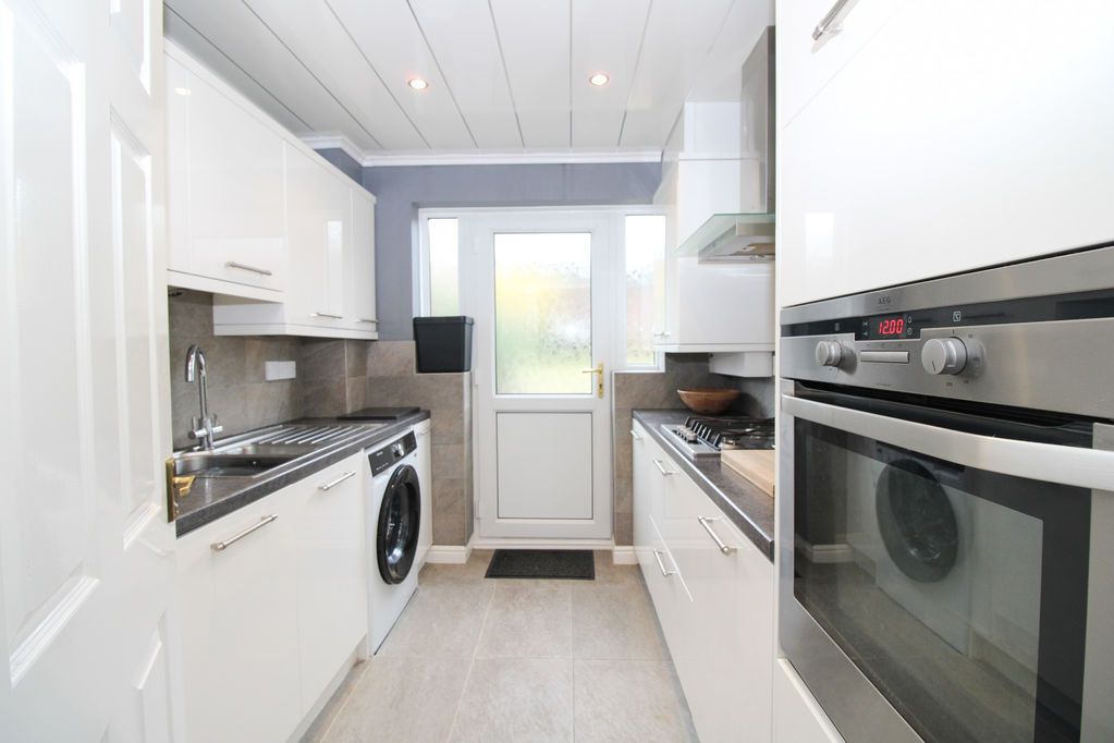 Property photo 3 of 13 Kitchen