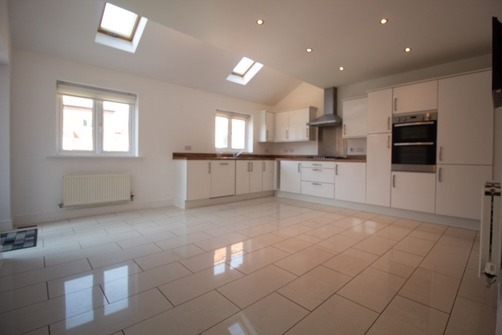 Property photo 2 of 27