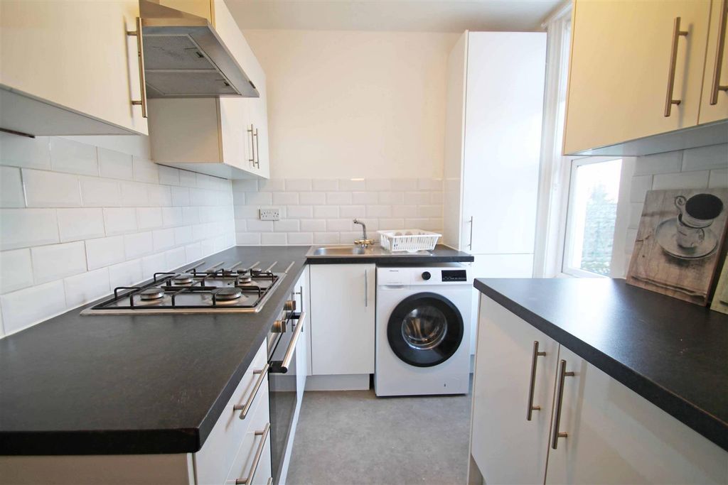 Property photo 2 of 5 Kitchen