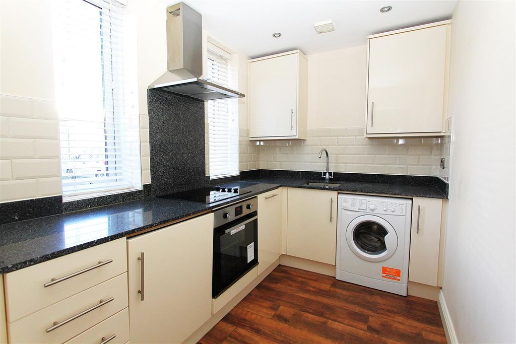 Property photo 3 of 7 Bright Modern Kitchen With Built-In Appliances...
