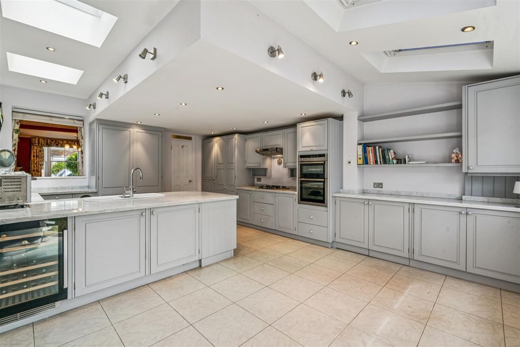 Property photo 2 of 15 For Sale - Reckitt Road, W4