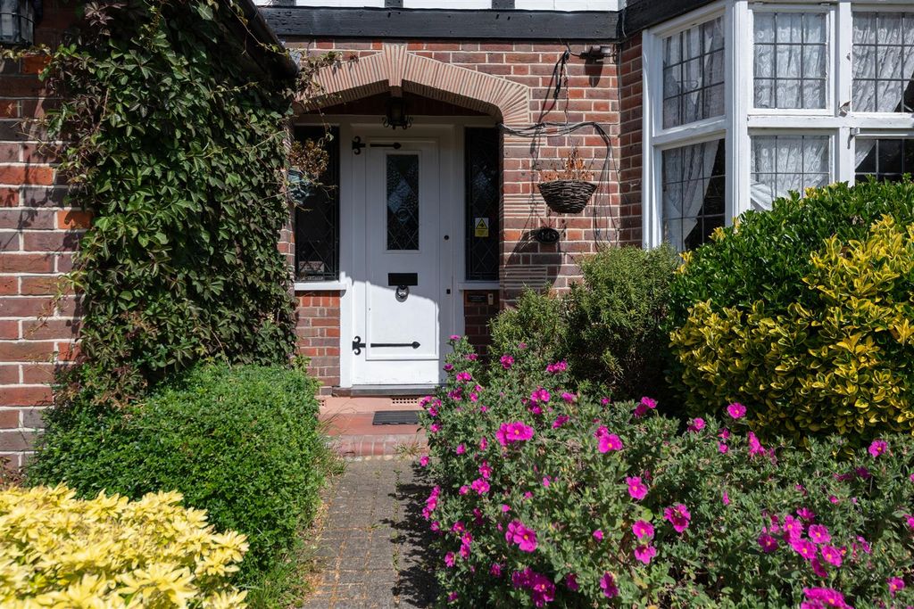 Property photo 2 of 19 Wynchgate 17.Jpg