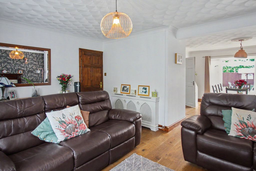 Property photo 3 of 28