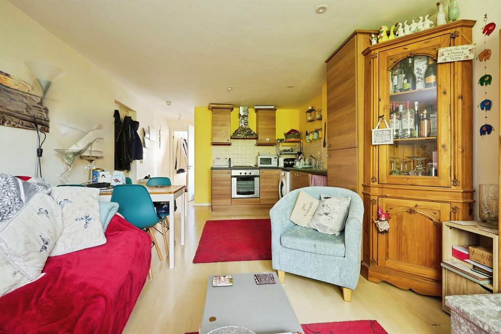 Property photo 3 of 9