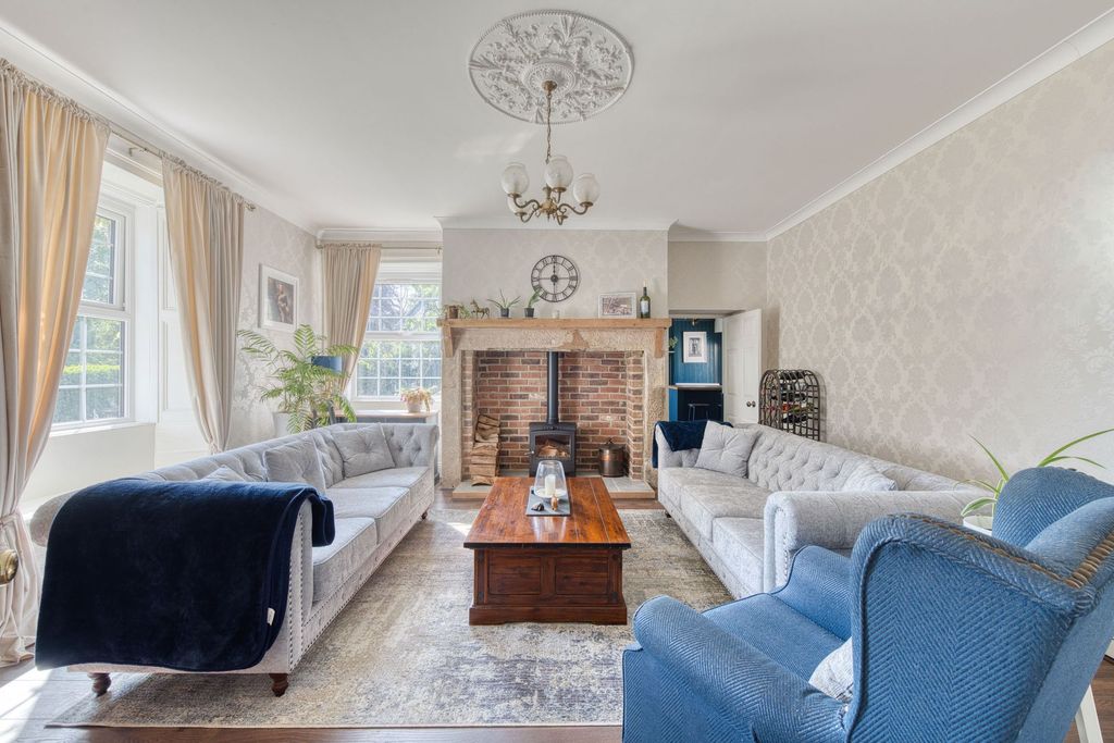 Property photo 3 of 66 Sitting Room