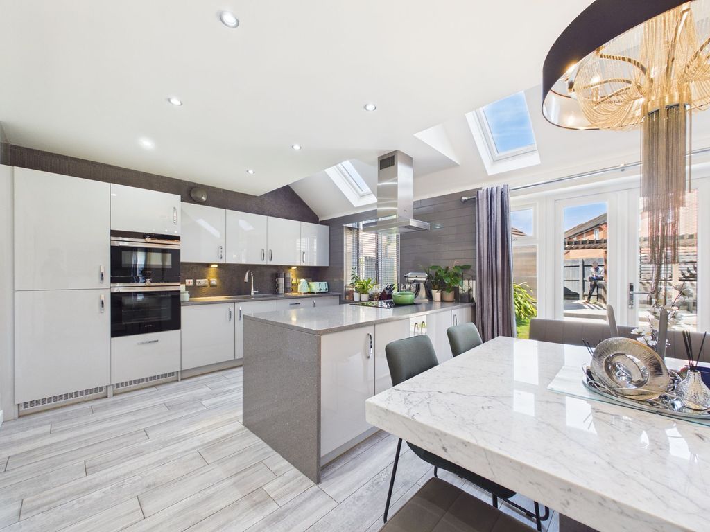Property photo 2 of 32 Dining Kitchen