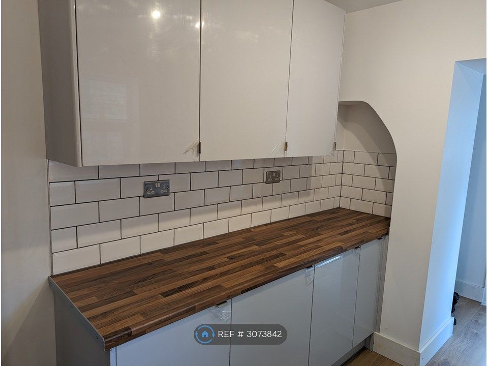 Property photo 3 of 14 Kitchen