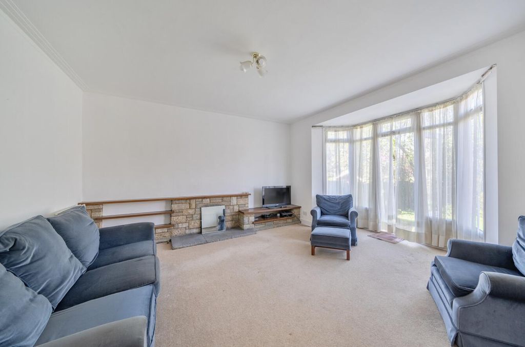 Property photo 3 of 11 Davidson Frost-Wellings, Dfw Weston Drive, Living