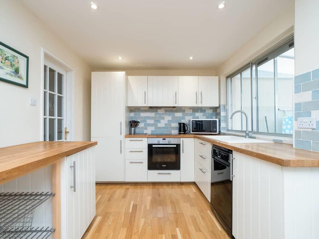 Property photo 3 of 12 0764Bc27-9Fb2-4Fd8-B