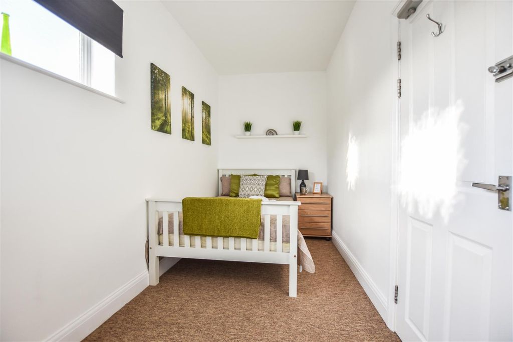 Property photo 3 of 16 4028673