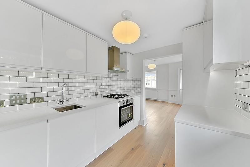 Property photo 3 of 11 Kitchen