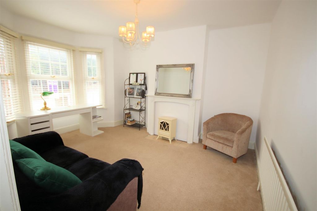 Property photo 3 of 33 Living Room