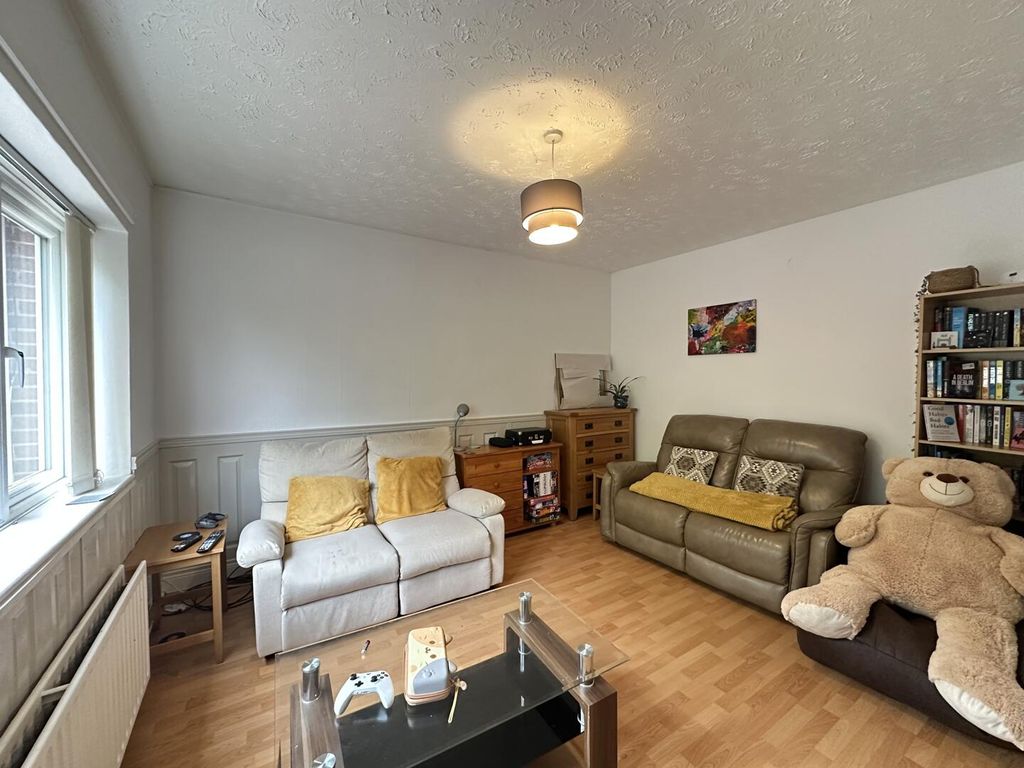 Property photo 1 of 5 Living Room