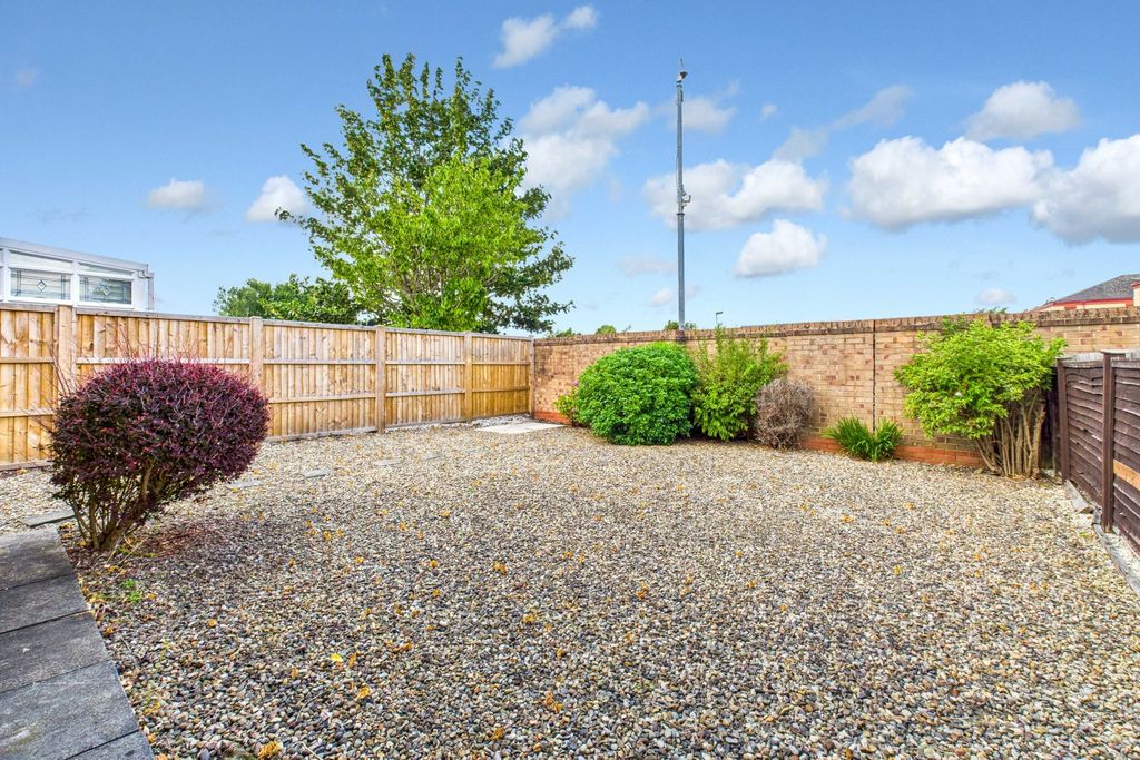 Property photo 2 of 13 Garden
