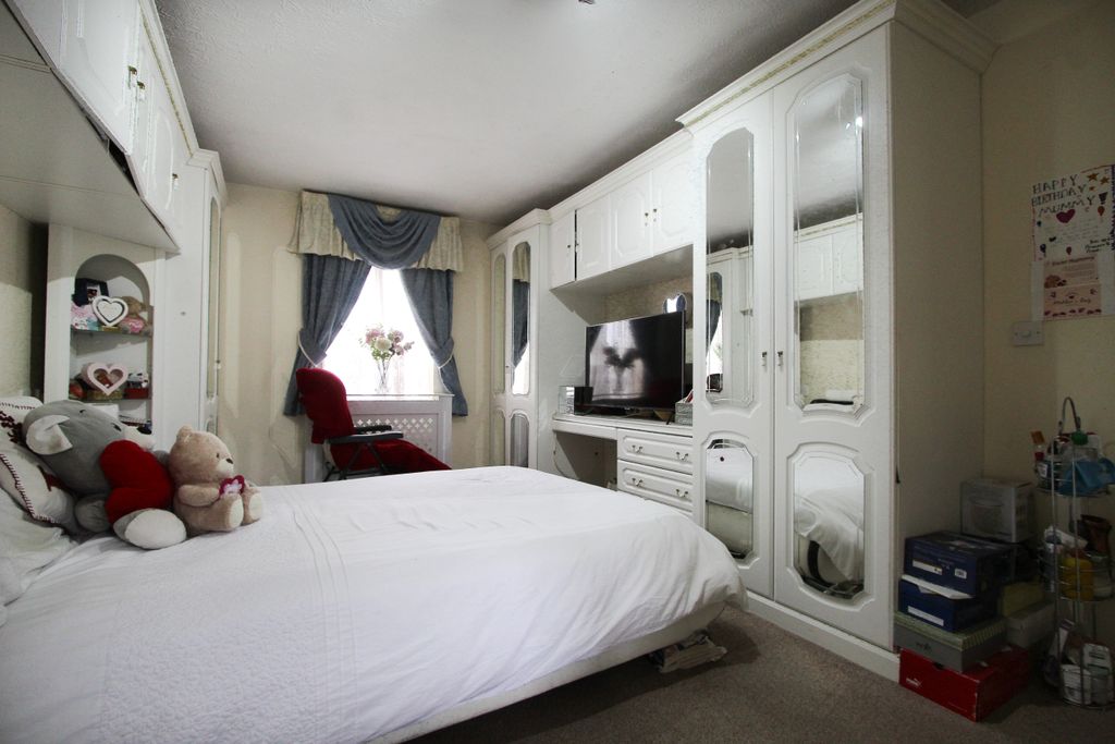 Additional image 12 of 5 bed detached house for saleNorfolk Place, Grays RM16