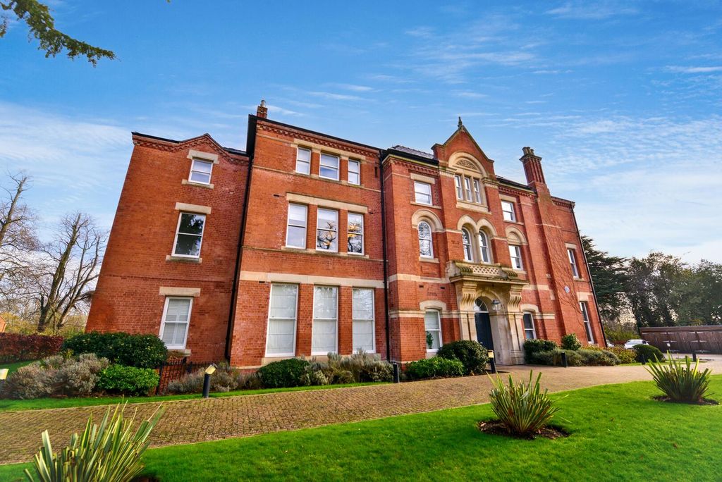 Property photo 1 of 19 Front (Exterior)