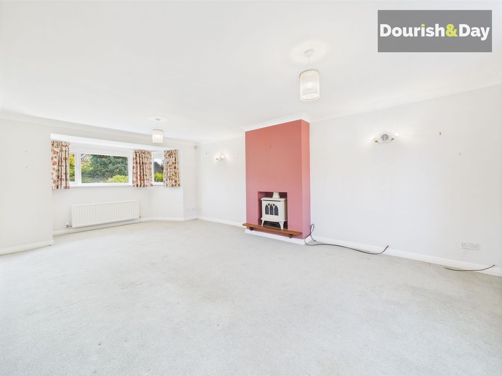 Property photo 3 of 19 Living Room