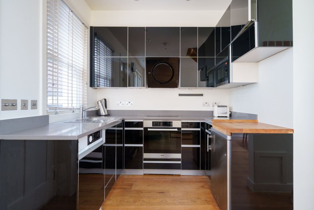 Property photo 2 of 10 Ground Floor